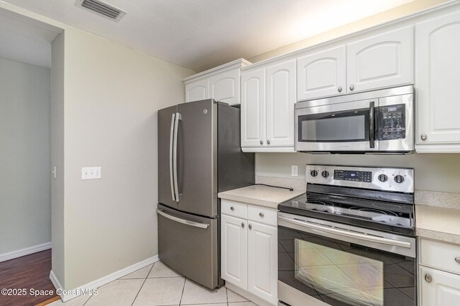 Building Photo - 841 Raintree Ave