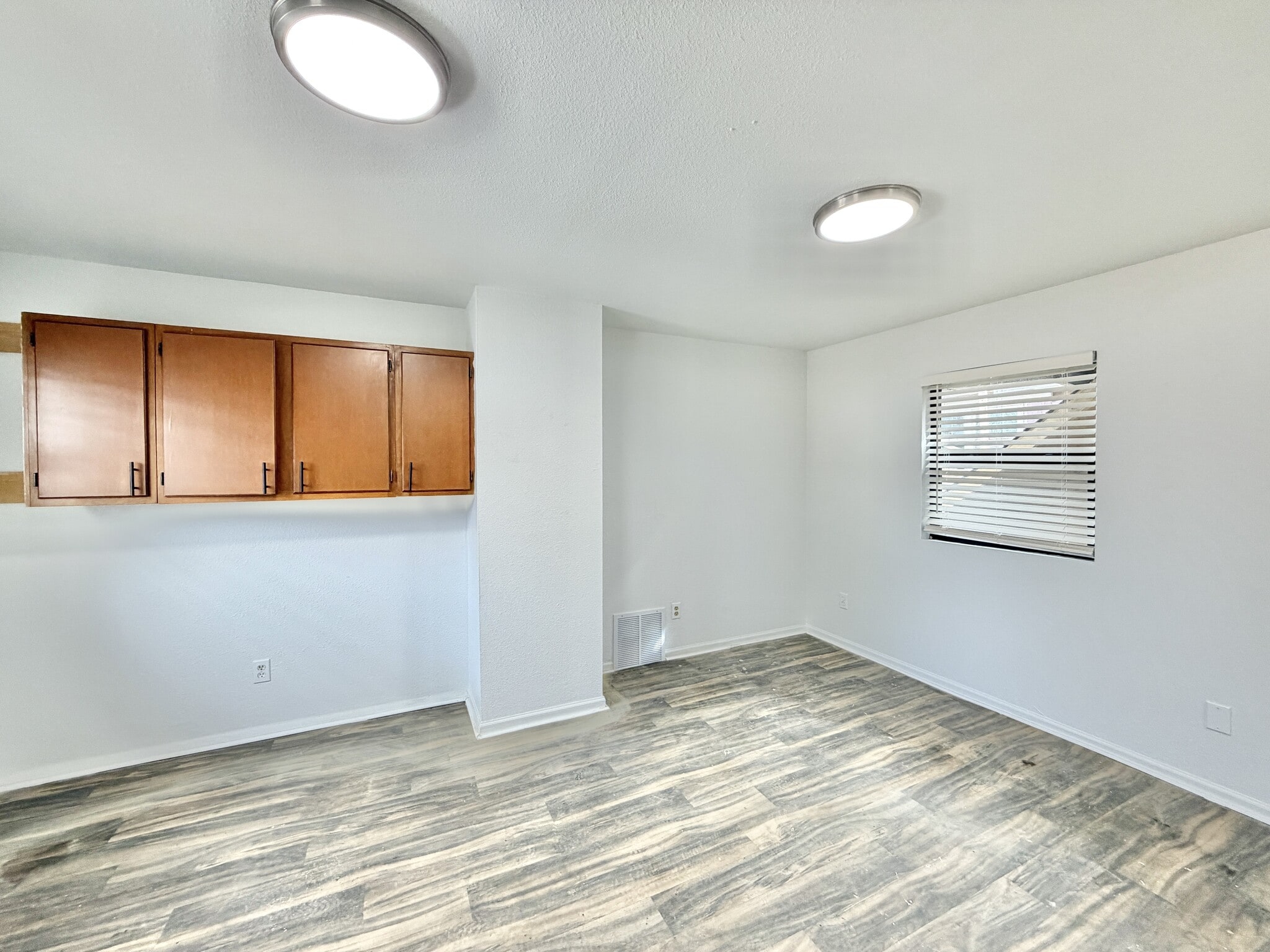 Building Photo - 425 S Jackson St