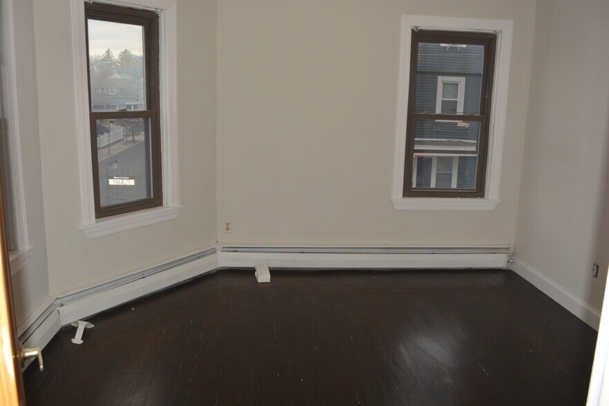 Building Photo - 49 Lynch St