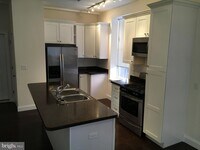 Building Photo - 22 N George St