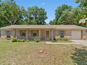 Building Photo - Scenic Heights Living at an Affordable Price!