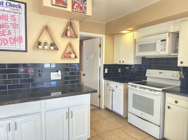 Building Photo - Available June, 2026  ASU   REMODELED -  5BR/2BA HOUSE SWIMMING POOL, BUILT IN FIRE-PIT,  BEAUTIF...