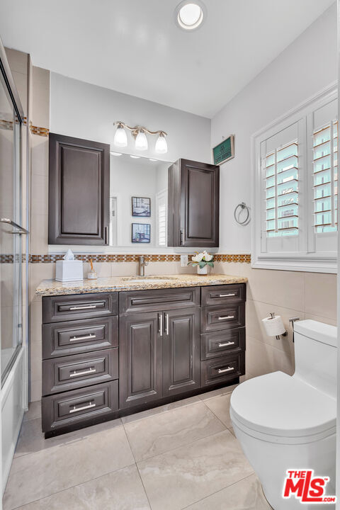 Building Photo - 326 N Doheny Dr