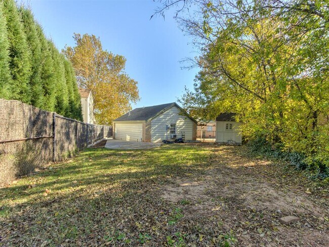 Building Photo - 2933 Cummings Dr