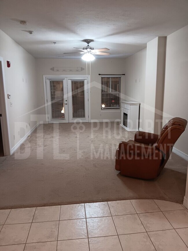 Building Photo - Lovely Condo in Blue Eye!