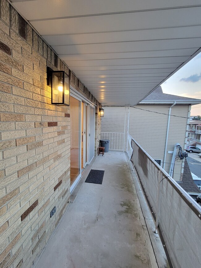 Building Photo - 139 68th St