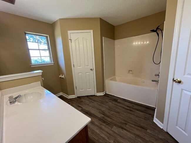 Building Photo - Renovated 3 Bedroom 2 Bath Home for Rent!!