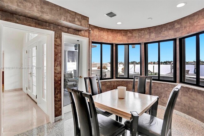 Building Photo - 1411 N Biscayne Point Rd