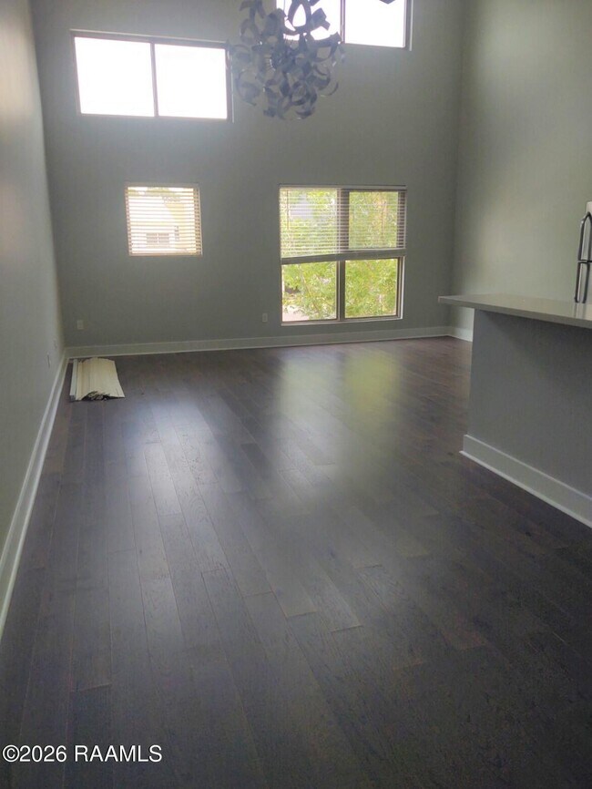 Building Photo - 206 Highland Oaks Ln