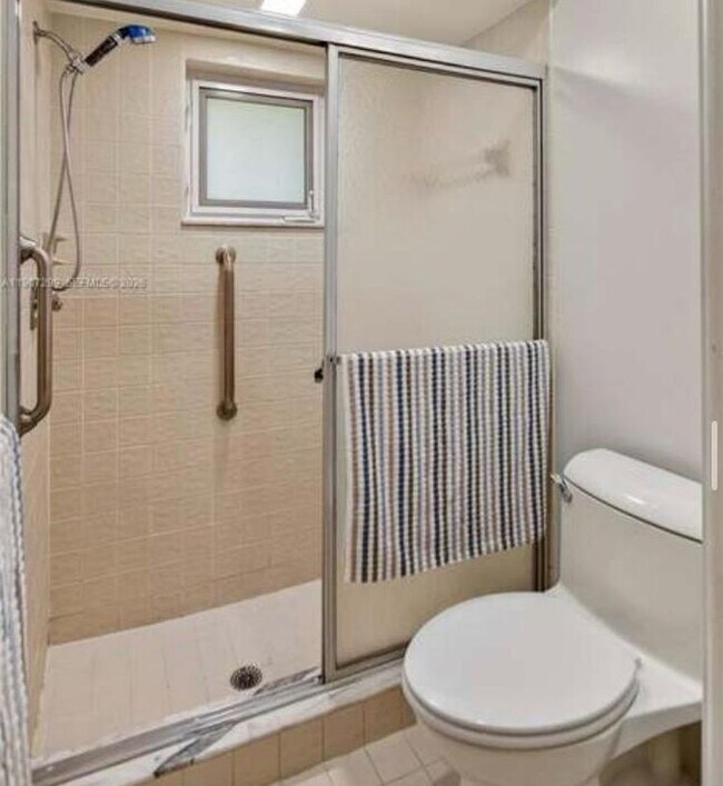 Building Photo - 10681 Greenbriar Ct