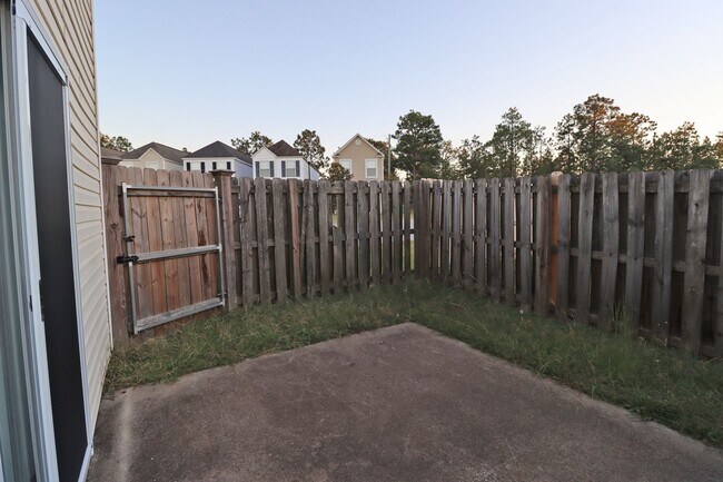 Building Photo - 560 Summit Terrace Court