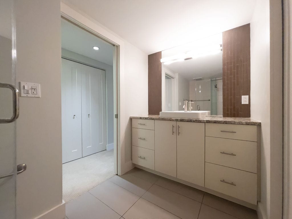 Building Photo - 64 Isle Of Venice Dr