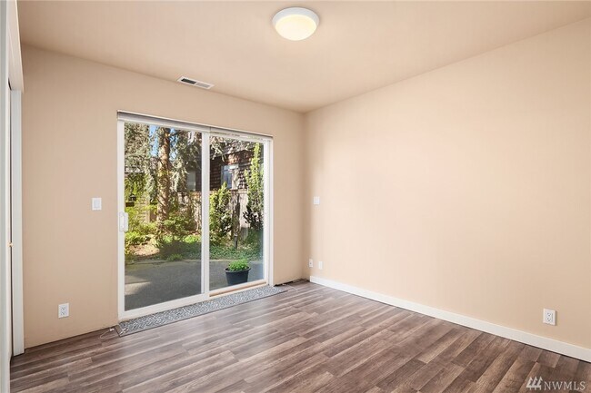 Building Photo - 920 17th Ave