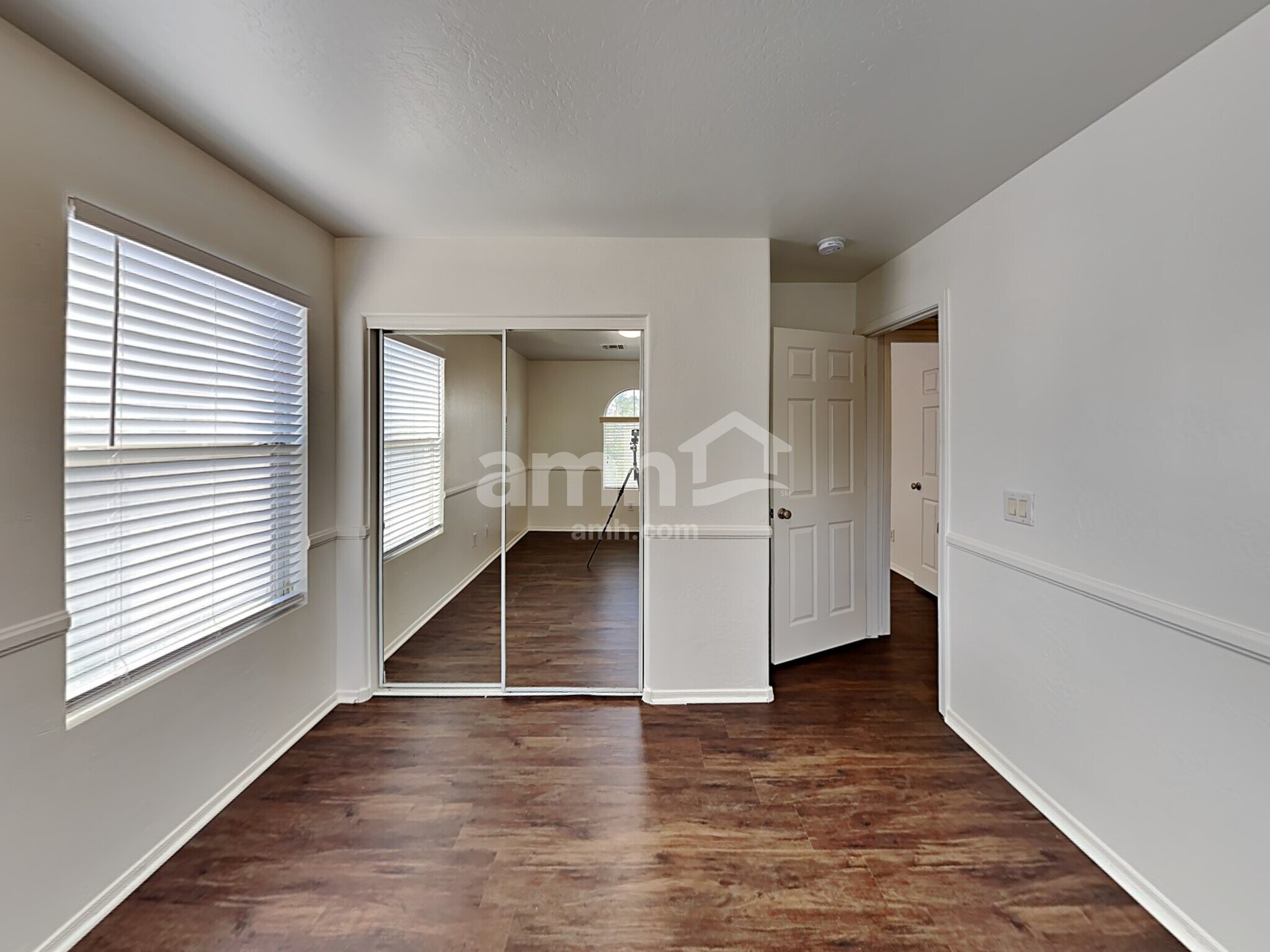 Building Photo - 5156 W Fulton St