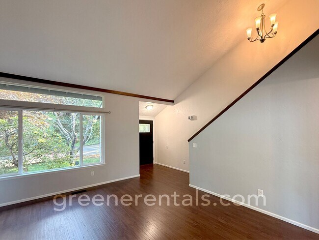 Building Photo - 3BD/1.5BA in Desired West Olympia Location
