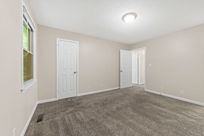 Building Photo - 1487 Nichols Dr