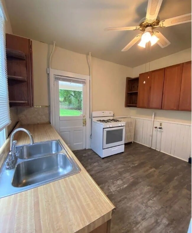 Building Photo - 216-218 W Lamb St