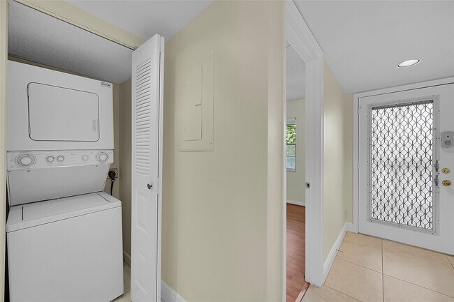 Building Photo - 1802 Eleuthera Point