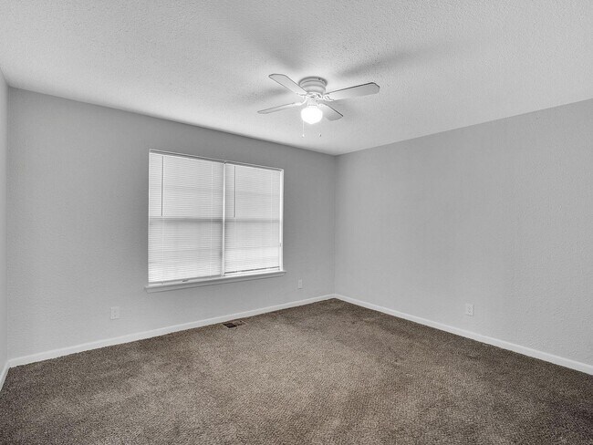 Building Photo - 1802 N Wilhite St