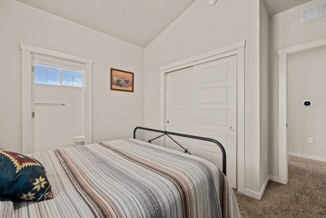 Building Photo - 7485 N Lucy Rose Ln