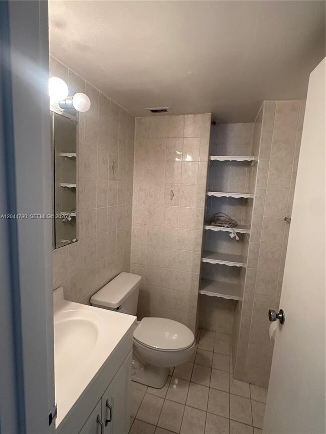 Building Photo - 9225 Collins Ave