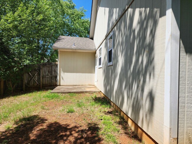 Building Photo - KNOX CREEK