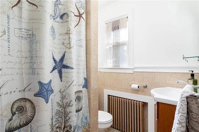 Building Photo - 75 Green End Ave