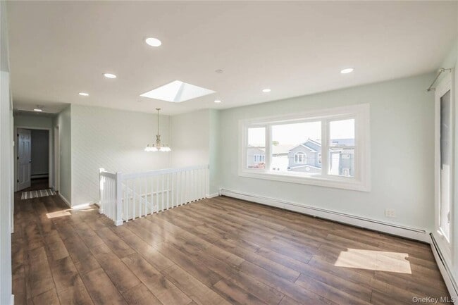 Building Photo - 869 Beach St