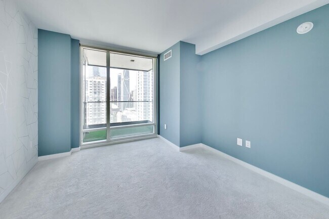 Building Photo - 425 1st St