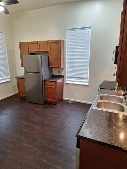 Building Photo - 1900 Mallinckrodt St