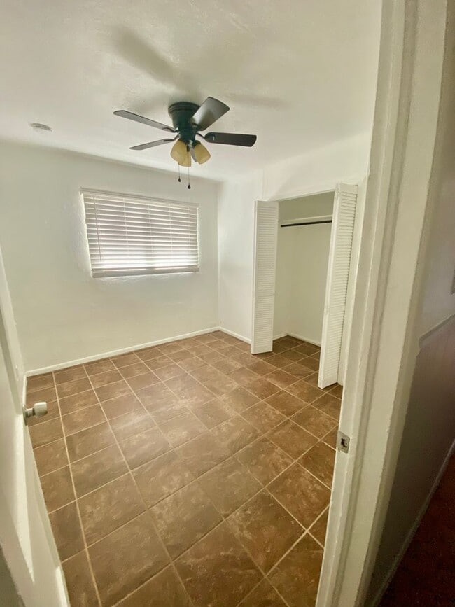 Building Photo - 1228 Lees Dr