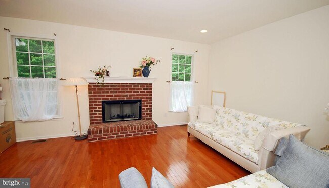 Building Photo - 43 Lockwood Dr