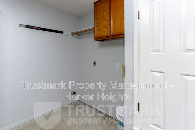 Building Photo - 904 Ballard Dr