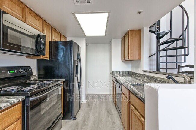 Building Photo - 14069 Vista Dr