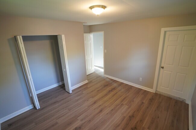 Building Photo - 1501 N Freund Ave
