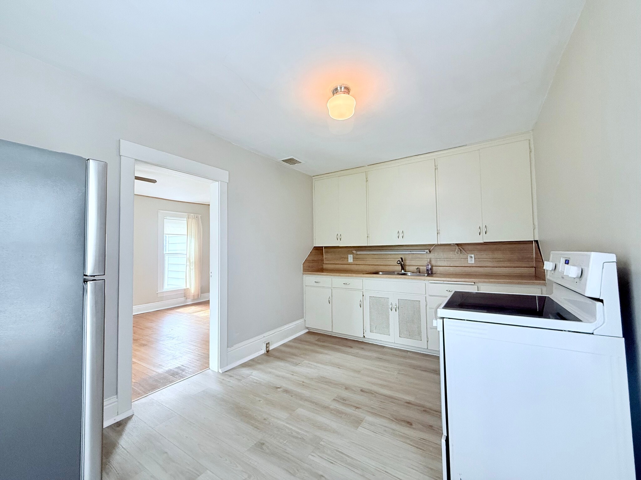 Kitchen - 900 W Parker St