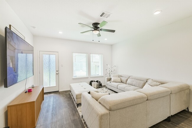 Building Photo - 14793 Hazel Br Dr