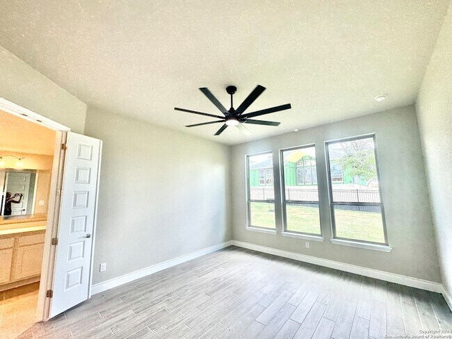 Building Photo - 211 Corazon