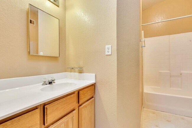 Building Photo - 4480 Loma Diamante Dr
