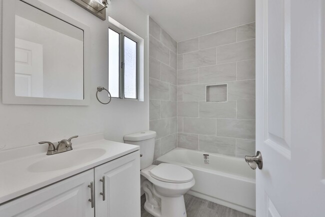 Building Photo - 2 Bedroom apartment in North Park
