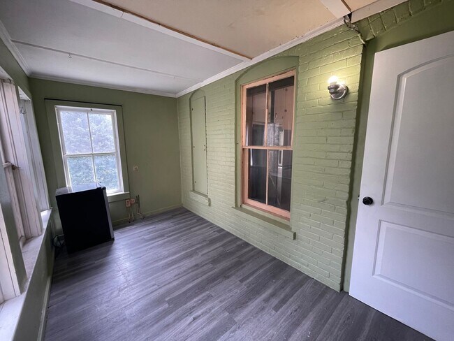 Building Photo - 132 E Quincy St