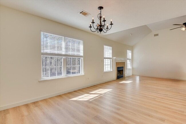 Building Photo - 909 Watsonia Dr