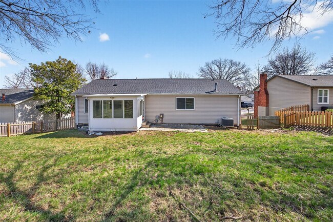 Building Photo - 1261 Mautenne Dr