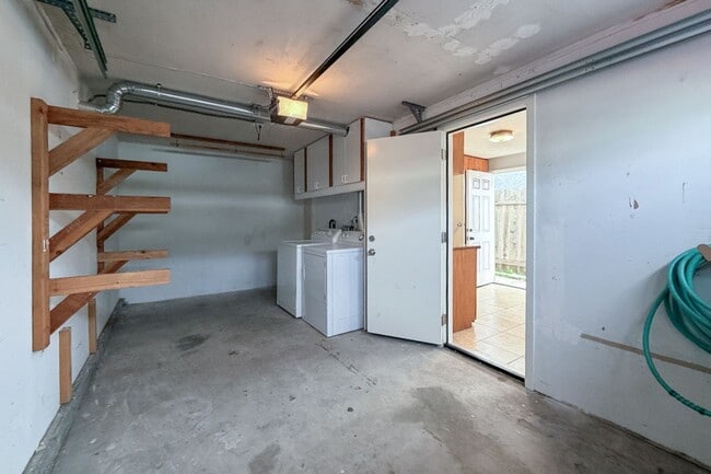 Building Photo - Renovated 2 Bed + 2 Bath with office space |Hollywood by the Sea | Oxnard | Unfurnished