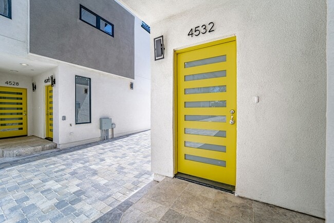 Building Photo - 4532 St Charles Pl