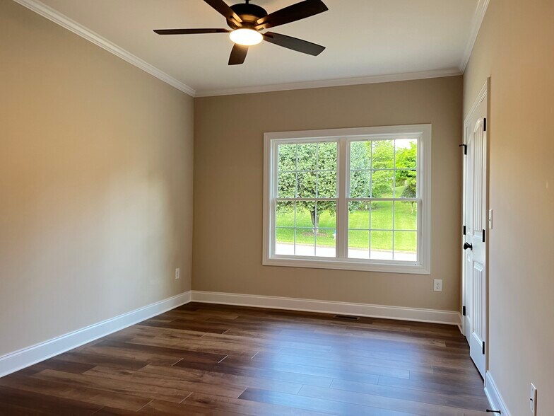 Building Photo - 3006 Vicksburg Rd