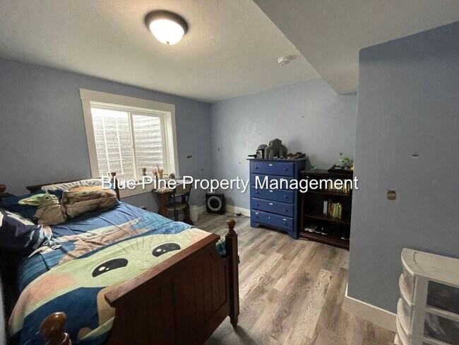 Building Photo - 705 Birmingham Ln