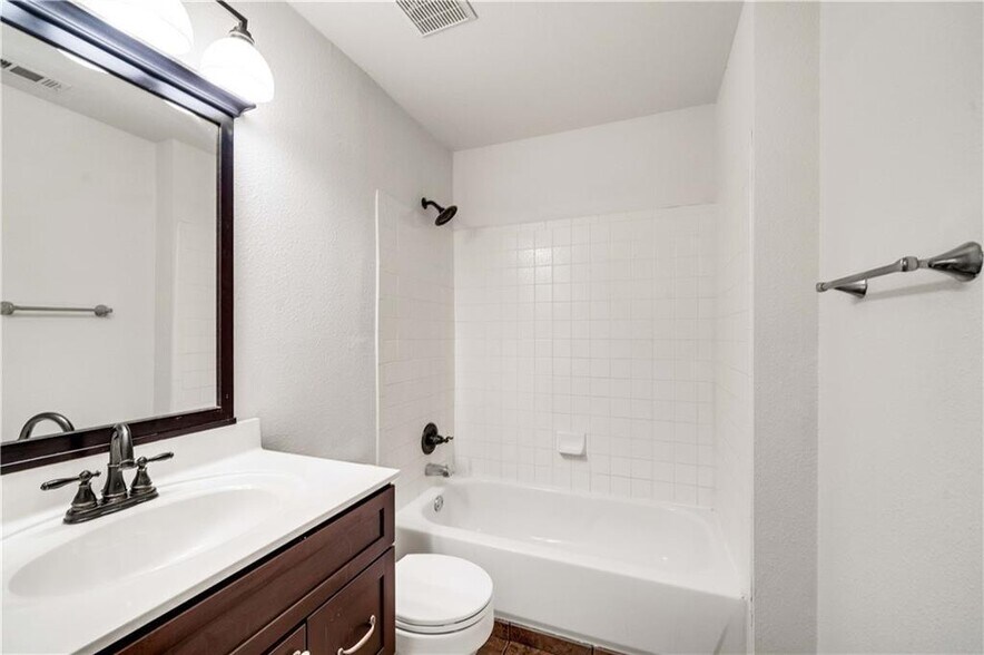 Building Photo - 2618 Byfield Dr