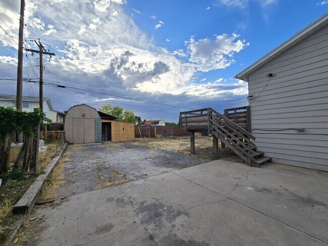 Building Photo - Spacious 5-Bedroom Magna Home with Deck and Ample Parking