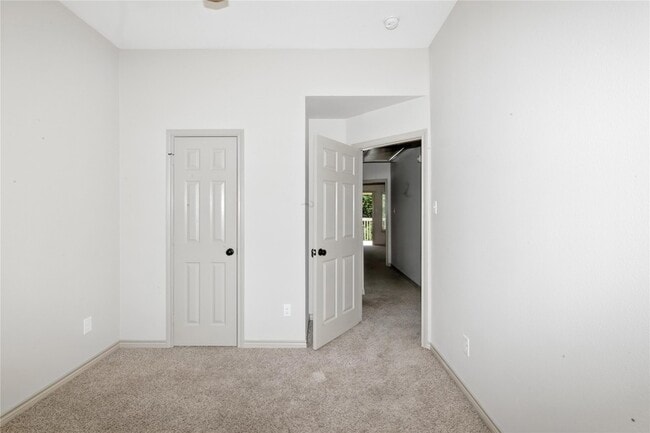 Building Photo - 3905 Vista Mar Dr